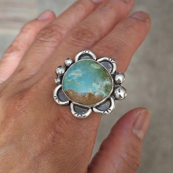 Statement Ring - Picture 2 of 14